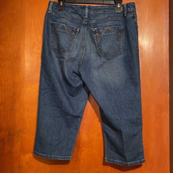 Jeans - Picture 3 of 3